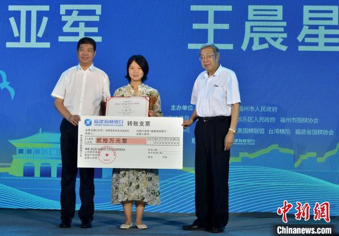 但一切矛盾都可以用四个字解决，一切态度也都可以用四个字表达